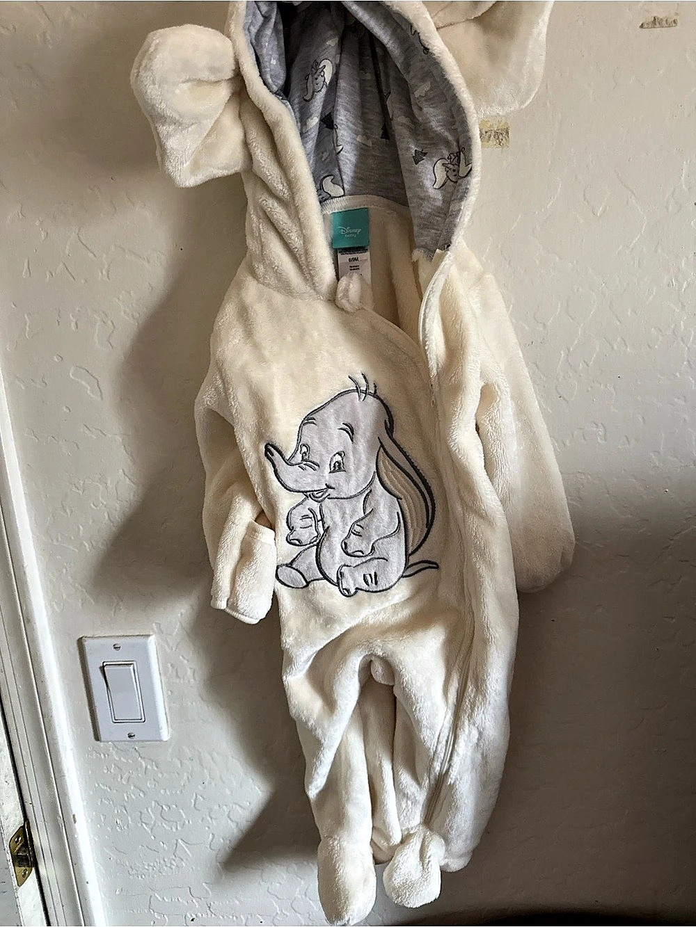 Disney Baby Dumbo Footie Size 6/9M